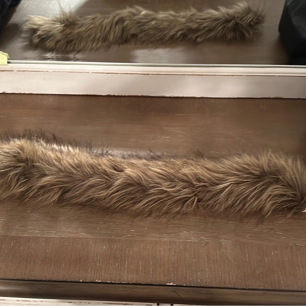 Burton lelah jacket hood fur attachment